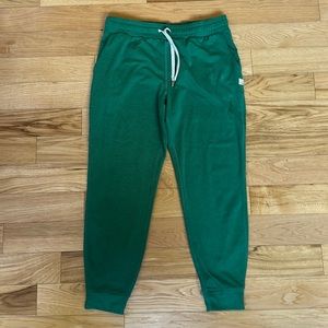 Vuori Performance Jogger, like new, cactus green size S
